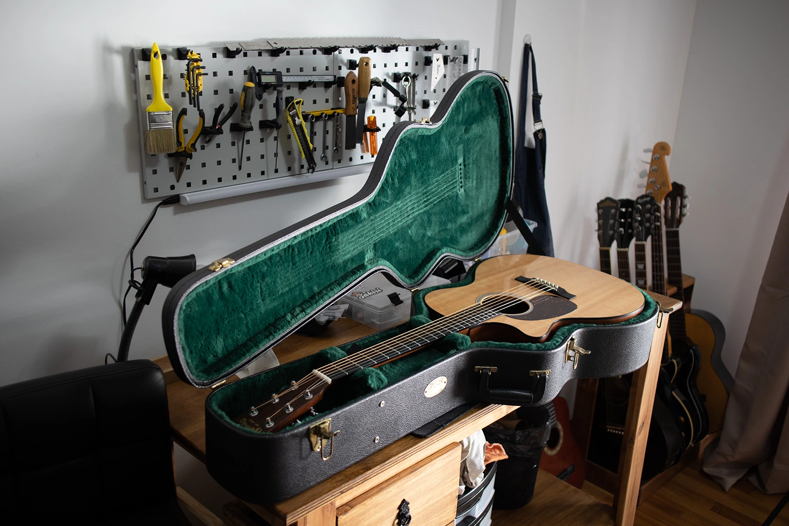 Guitarra acústica en taller de luthería Buenos Aires